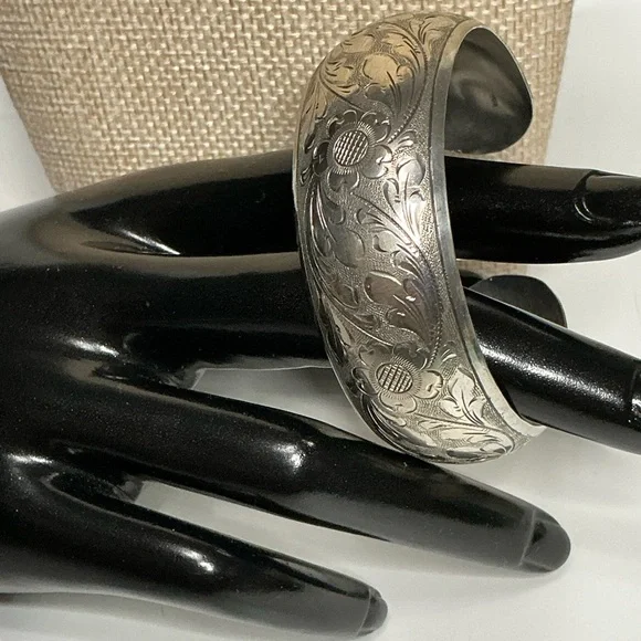 Vintage Silver Weiner Floral Bracelet - Picture 2 of 3